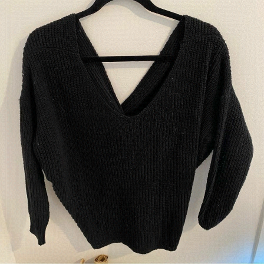 𝅺BLACK Twist Black Sweater • size S Small